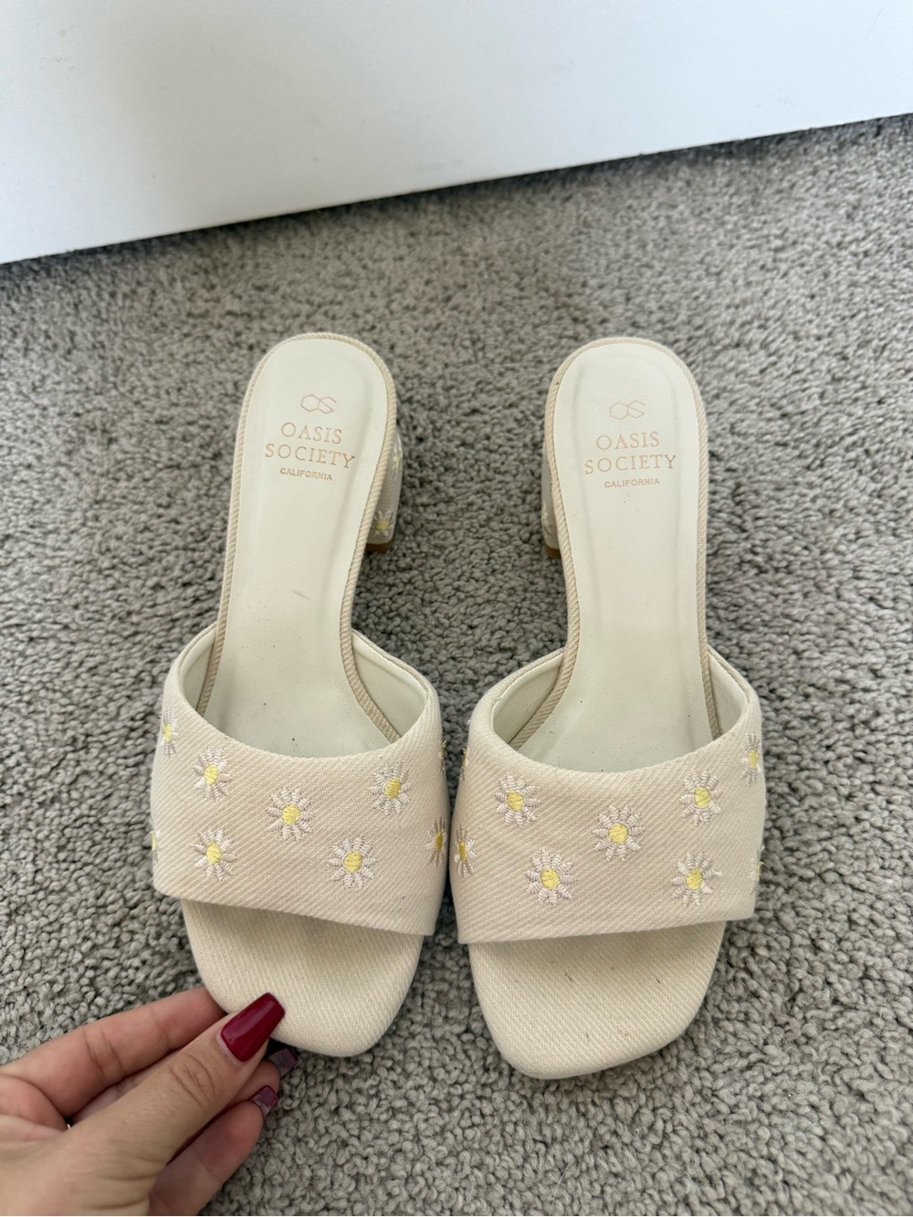 Oasis Cream Embroidered Daisy Slide Mules